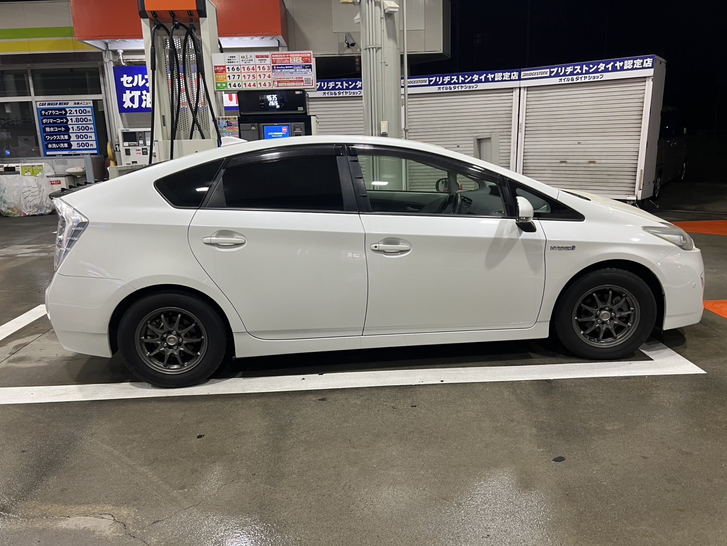 TOYOTA プリウス